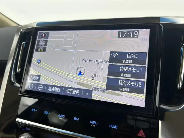 トヨタ アルファードハイブリット X 千葉県 2019(平31)年 7.3万km ホワイトパールクリスタルシャイン フリップダウンモニター/トヨタセーフティセンス/・プリクラッシュセーフティ/・レーンディパーチャーアラート/・ロードサインアシスト/・クリアランスソナー/・オートハイビーム/純正10インチSDナビ/CD DVD SD BT フルセグ/バックカメラ/両側パワースライドドア/アダプティブクルーズコントロール/LEDオートライト/純正16インチアルミホイール/革巻きステアリング/プッシュスタート/スマートキー/ETC2.0