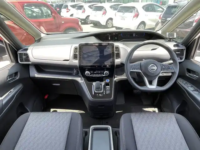 日産 セレナ e－パワー ハイウェイスター V 佐賀県 2021(令3)年 2.7万km ブリリアントホワイトパール 純正10インチナビ/・フルセグTV/CD/DVD/フリップダウンモニター/バックカメラ/両側パワースライドドア/前後ドライブレコーダー/ビルトインETC/電子パーキングブレーキ/AUTO HOLD機能/後席用サイドサンシェード/革巻きステアリング/ステアリングリモコン/ウィンカーミラー/LEDフォグライト/純正LEDヘッドライト/純正15インチアルミ/純正フロアマット/プロパイロット/・インテリジェントクルーズコントロール/・レーンディパーチャーワーニング/・ブラインドスポットワーニング/・エマージェンシーブレーキ/・クリアランスソナー/・標識認識機能/新車時保証書/取扱説明書