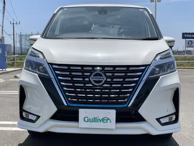 日産 セレナ e－パワー ハイウェイスター V 佐賀県 2021(令3)年 2.7万km ブリリアントホワイトパール 純正10インチナビ/・フルセグTV/CD/DVD/フリップダウンモニター/バックカメラ/両側パワースライドドア/前後ドライブレコーダー/ビルトインETC/電子パーキングブレーキ/AUTO HOLD機能/後席用サイドサンシェード/革巻きステアリング/ステアリングリモコン/ウィンカーミラー/LEDフォグライト/純正LEDヘッドライト/純正15インチアルミ/純正フロアマット/プロパイロット/・インテリジェントクルーズコントロール/・レーンディパーチャーワーニング/・ブラインドスポットワーニング/・エマージェンシーブレーキ/・クリアランスソナー/・標識認識機能/新車時保証書/取扱説明書