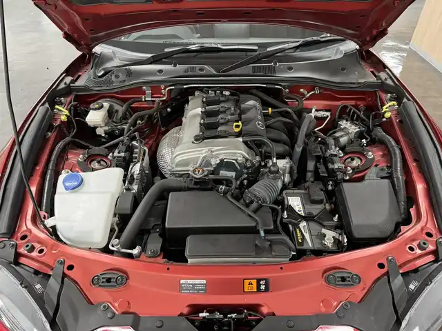 マツダ ロードスター ＲＦ S 三重県 2022(令4)年 1万km ソウルレッドクリスタルM プレミアムガソリン/FR/6F/純正 7インチナビ/（FM/AM/aha/Stitcher/Bluetooth/USB1/USB2/CD*/AUX/DVD*/TV*）/*…OP/ドライブレコーダー 前方/ビルトイン ETC（助手席シート背面）/安全/・スマートシティブレーキサポート［SCBS］/・車線逸脱警報/・交通標識認識システム/・ブラインドスポットモニタリング/・後側方車両接近検知/・トラクションコントロールシステム/など/装備/・ハードトップ電動オープン機能/・シートヒーター（D/N）/・オートエアコン/・オートライト/・オートハイビーム機能/・オートワイパー/・ステアリングスイッチ/・プッシュスタート/・純正17inAW/など