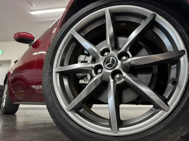 マツダ ロードスター ＲＦ S 三重県 2022(令4)年 1万km ソウルレッドクリスタルM プレミアムガソリン/FR/6F/純正 7インチナビ/（FM/AM/aha/Stitcher/Bluetooth/USB1/USB2/CD*/AUX/DVD*/TV*）/*…OP/ドライブレコーダー 前方/ビルトイン ETC（助手席シート背面）/安全/・スマートシティブレーキサポート［SCBS］/・車線逸脱警報/・交通標識認識システム/・ブラインドスポットモニタリング/・後側方車両接近検知/・トラクションコントロールシステム/など/装備/・ハードトップ電動オープン機能/・シートヒーター（D/N）/・オートエアコン/・オートライト/・オートハイビーム機能/・オートワイパー/・ステアリングスイッチ/・プッシュスタート/・純正17inAW/など