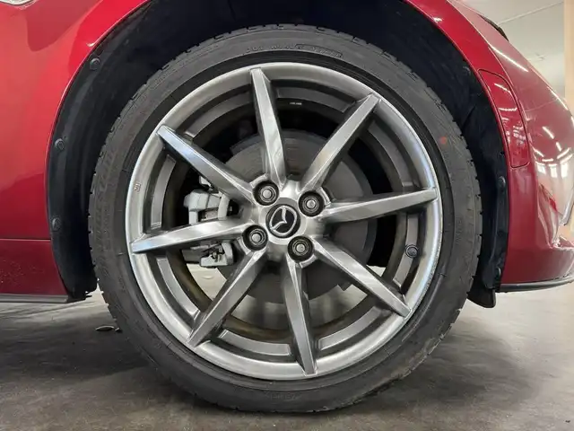 マツダ ロードスター ＲＦ S 三重県 2022(令4)年 1万km ソウルレッドクリスタルM プレミアムガソリン/FR/6F/純正 7インチナビ/（FM/AM/aha/Stitcher/Bluetooth/USB1/USB2/CD*/AUX/DVD*/TV*）/*…OP/ドライブレコーダー 前方/ビルトイン ETC（助手席シート背面）/安全/・スマートシティブレーキサポート［SCBS］/・車線逸脱警報/・交通標識認識システム/・ブラインドスポットモニタリング/・後側方車両接近検知/・トラクションコントロールシステム/など/装備/・ハードトップ電動オープン機能/・シートヒーター（D/N）/・オートエアコン/・オートライト/・オートハイビーム機能/・オートワイパー/・ステアリングスイッチ/・プッシュスタート/・純正17inAW/など