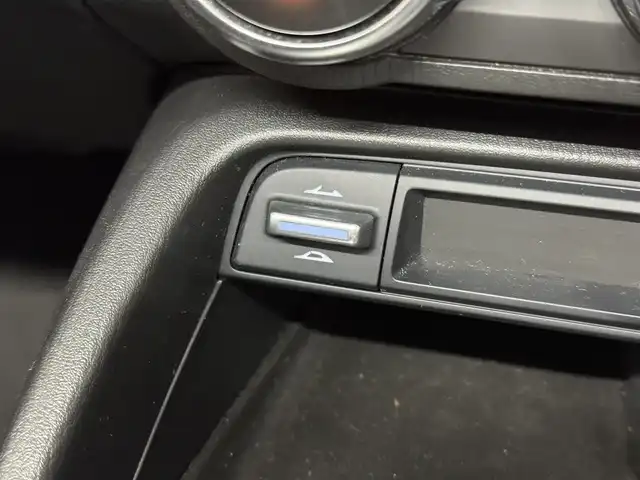 マツダ ロードスター ＲＦ S 三重県 2022(令4)年 1万km ソウルレッドクリスタルM プレミアムガソリン/FR/6F/純正 7インチナビ/（FM/AM/aha/Stitcher/Bluetooth/USB1/USB2/CD*/AUX/DVD*/TV*）/*…OP/ドライブレコーダー 前方/ビルトイン ETC（助手席シート背面）/安全/・スマートシティブレーキサポート［SCBS］/・車線逸脱警報/・交通標識認識システム/・ブラインドスポットモニタリング/・後側方車両接近検知/・トラクションコントロールシステム/など/装備/・ハードトップ電動オープン機能/・シートヒーター（D/N）/・オートエアコン/・オートライト/・オートハイビーム機能/・オートワイパー/・ステアリングスイッチ/・プッシュスタート/・純正17inAW/など