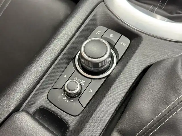 マツダ ロードスター ＲＦ S 三重県 2022(令4)年 1万km ソウルレッドクリスタルM プレミアムガソリン/FR/6F/純正 7インチナビ/（FM/AM/aha/Stitcher/Bluetooth/USB1/USB2/CD*/AUX/DVD*/TV*）/*…OP/ドライブレコーダー 前方/ビルトイン ETC（助手席シート背面）/安全/・スマートシティブレーキサポート［SCBS］/・車線逸脱警報/・交通標識認識システム/・ブラインドスポットモニタリング/・後側方車両接近検知/・トラクションコントロールシステム/など/装備/・ハードトップ電動オープン機能/・シートヒーター（D/N）/・オートエアコン/・オートライト/・オートハイビーム機能/・オートワイパー/・ステアリングスイッチ/・プッシュスタート/・純正17inAW/など