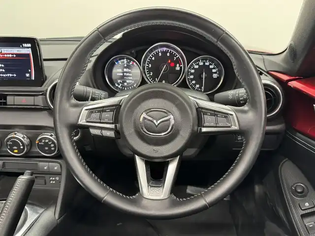マツダ ロードスター ＲＦ S 三重県 2022(令4)年 1万km ソウルレッドクリスタルM プレミアムガソリン/FR/6F/純正 7インチナビ/（FM/AM/aha/Stitcher/Bluetooth/USB1/USB2/CD*/AUX/DVD*/TV*）/*…OP/ドライブレコーダー 前方/ビルトイン ETC（助手席シート背面）/安全/・スマートシティブレーキサポート［SCBS］/・車線逸脱警報/・交通標識認識システム/・ブラインドスポットモニタリング/・後側方車両接近検知/・トラクションコントロールシステム/など/装備/・ハードトップ電動オープン機能/・シートヒーター（D/N）/・オートエアコン/・オートライト/・オートハイビーム機能/・オートワイパー/・ステアリングスイッチ/・プッシュスタート/・純正17inAW/など