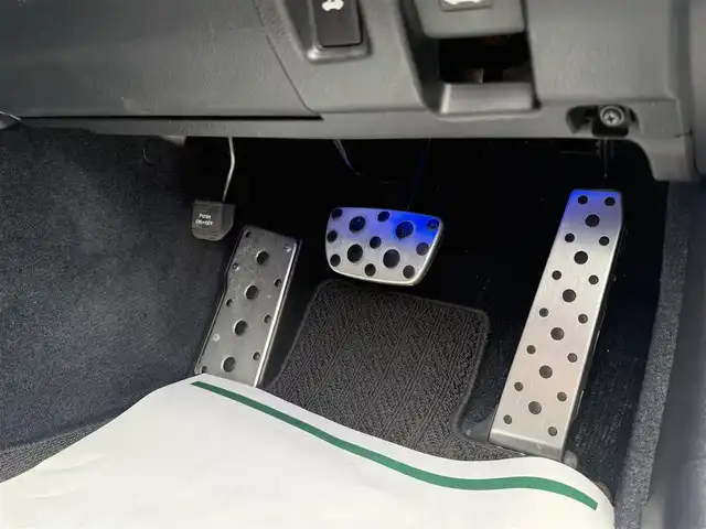 レクサス ＩＳ 350 Fスポーツ 香川県 2013(平25)年 8.1万km ホワイトパールクリスタルシャイン メーカーSDナビ/フルセグ/CD/DVD/BD/Bluetooth/バックカメラ/ＴＯＭＳマフラー/赤ハーフレザーシート/パワーシート/シートヒーター/ローダウン/純正１８インチアルミ/LEDヘッドライト/クリアランスソナー/スマートキー/パドルシフト/ビルトインETC/２０２５年製サマータイヤ