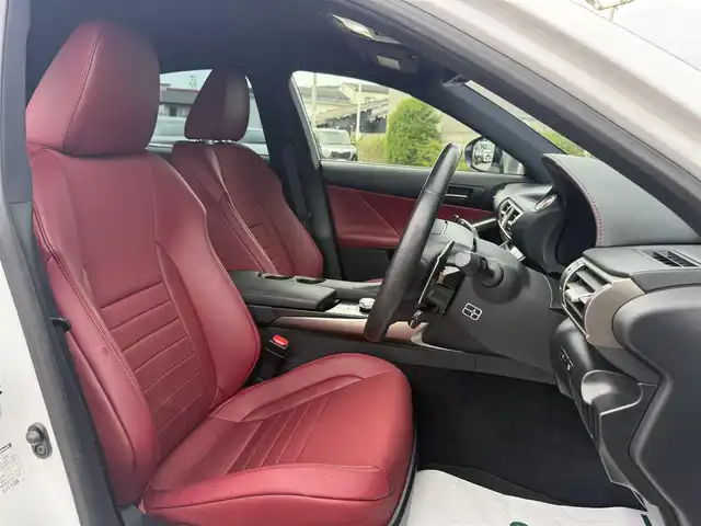 レクサス ＩＳ 350 Fスポーツ 香川県 2013(平25)年 8.1万km ホワイトパールクリスタルシャイン メーカーSDナビ/フルセグ/CD/DVD/BD/Bluetooth/バックカメラ/ＴＯＭＳマフラー/赤ハーフレザーシート/パワーシート/シートヒーター/ローダウン/純正１８インチアルミ/LEDヘッドライト/クリアランスソナー/スマートキー/パドルシフト/ビルトインETC/２０２５年製サマータイヤ