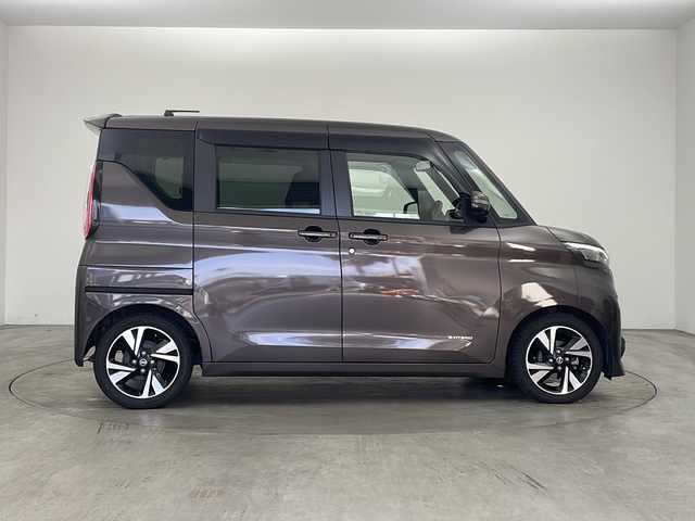 日産 ルークス HWS Gターボ プロパイロットED 兵庫県 2020(令2)年 1.8万km アッシュブラウンM ・エマージェンシーブレーキ/・路外逸脱警報（LDW）/・オートハイビーム/・プロパイロット/・前後踏み間違い防止装置/・標識認識システム/・追従型クルーズコントロール/・純正9インチナビ/CD/DVD/BT/AUX/TV/・アラウンドビューモニター/・両側パワースライドドア/・左側ハンズフリースライドドア/・プレミアムグラデーションインテリア/・ハーフレザーシート/・ETC/・電動パーキングブレーキ/・オートホールド/・前後コーナーセンサー/・純正ドライブレコーダー/・ステアリングリモコン/・アイドリングストップ/・スマートキー/・スペアキー/・プッシュスタート/・純正フロアマット/・ドアバイザー/・電動格納ミラー/・純正１５インチアルミホイール