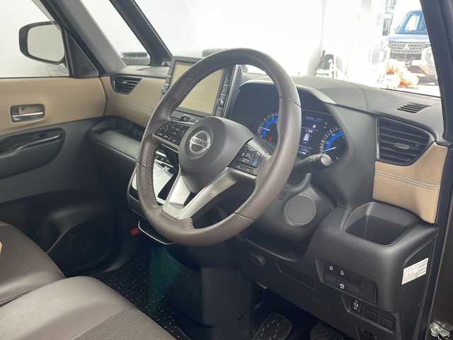日産 ルークス HWS Gターボ プロパイロットED 兵庫県 2020(令2)年 1.8万km アッシュブラウンM ・エマージェンシーブレーキ/・路外逸脱警報（LDW）/・オートハイビーム/・プロパイロット/・前後踏み間違い防止装置/・標識認識システム/・追従型クルーズコントロール/・純正9インチナビ/CD/DVD/BT/AUX/TV/・アラウンドビューモニター/・両側パワースライドドア/・左側ハンズフリースライドドア/・プレミアムグラデーションインテリア/・ハーフレザーシート/・ETC/・電動パーキングブレーキ/・オートホールド/・前後コーナーセンサー/・純正ドライブレコーダー/・ステアリングリモコン/・アイドリングストップ/・スマートキー/・スペアキー/・プッシュスタート/・純正フロアマット/・ドアバイザー/・電動格納ミラー/・純正１５インチアルミホイール