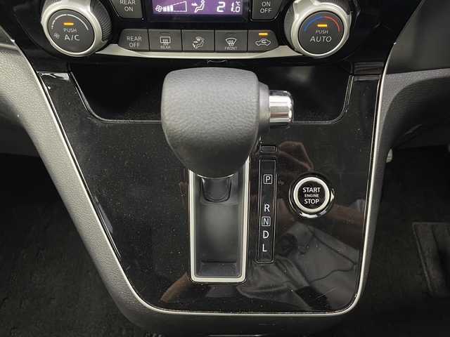 日産 セレナ ハイウェイスター V 大阪府 2020(令2)年 3.3万km ダイヤモンドブラック ニッサン純正10インチナビ/・アラウンドビューモニター/・フルセグテレビ/DVD/・BT/CD/ＡＭ/ＦＭ/セーフティーシールドスイッチ/ブラインドスポットモニター/クルーズコントロール/W+サイド　SRSエアバッグ/カーテンエアバッグ/両側パワースライドドア/ドライブレコーダー/ETC/サンシェード/USB入力端子/純正フロアマット/純正16インチアルミホイール/取扱説明書/スペアキー1本
