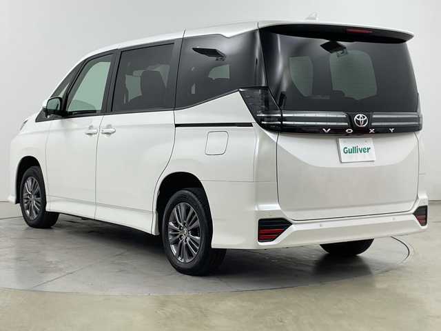 トヨタ ヴォクシー S－G 道央・札幌 2024(令6)年 2.6万km ホワイトパールクリスタルシャイン ・4WD/寒冷地仕様/・純正8インチディスプレイオーディオ/・ナビ/CD/DVD/USB/Miracast//・AppleCarPlay/AndroidAuto/フルセグTV/・Bluetooth接続/・トヨタセーフティセンス/・プリクラッシュセーフティ/・レーダークルーズコントロール/・プロアクティブドライビングアシスト/・LEDオートライト/オートマチックハイビーム/・両側パワースライドドア/・ステアリングスイッチ/・MTモード付AT/・プッシュスタート/スマートキー