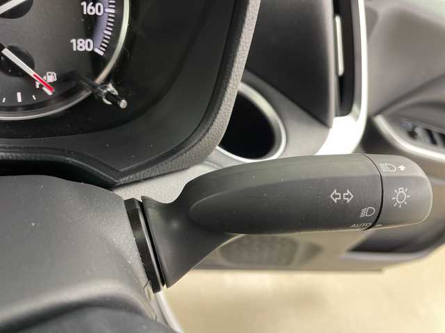 トヨタ ヴォクシー S－G 道央・札幌 2024(令6)年 2.6万km ホワイトパールクリスタルシャイン ・4WD/寒冷地仕様/・純正8インチディスプレイオーディオ/・ナビ/CD/DVD/USB/Miracast//・AppleCarPlay/AndroidAuto/フルセグTV/・Bluetooth接続/・トヨタセーフティセンス/・プリクラッシュセーフティ/・レーダークルーズコントロール/・プロアクティブドライビングアシスト/・LEDオートライト/オートマチックハイビーム/・両側パワースライドドア/・ステアリングスイッチ/・MTモード付AT/・プッシュスタート/スマートキー