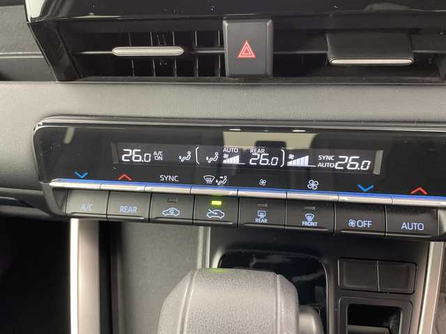 トヨタ ヴォクシー S－G 道央・札幌 2024(令6)年 2.6万km ホワイトパールクリスタルシャイン ・4WD/寒冷地仕様/・純正8インチディスプレイオーディオ/・ナビ/CD/DVD/USB/Miracast//・AppleCarPlay/AndroidAuto/フルセグTV/・Bluetooth接続/・トヨタセーフティセンス/・プリクラッシュセーフティ/・レーダークルーズコントロール/・プロアクティブドライビングアシスト/・LEDオートライト/オートマチックハイビーム/・両側パワースライドドア/・ステアリングスイッチ/・MTモード付AT/・プッシュスタート/スマートキー