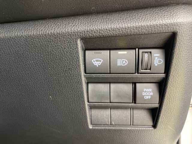 トヨタ ヴォクシー S－G 道央・札幌 2024(令6)年 2.6万km ホワイトパールクリスタルシャイン ・4WD/寒冷地仕様/・純正8インチディスプレイオーディオ/・ナビ/CD/DVD/USB/Miracast//・AppleCarPlay/AndroidAuto/フルセグTV/・Bluetooth接続/・トヨタセーフティセンス/・プリクラッシュセーフティ/・レーダークルーズコントロール/・プロアクティブドライビングアシスト/・LEDオートライト/オートマチックハイビーム/・両側パワースライドドア/・ステアリングスイッチ/・MTモード付AT/・プッシュスタート/スマートキー