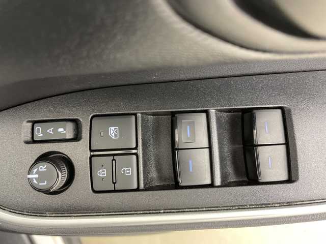 トヨタ ヴォクシー S－G 道央・札幌 2024(令6)年 2.6万km ホワイトパールクリスタルシャイン ・4WD/寒冷地仕様/・純正8インチディスプレイオーディオ/・ナビ/CD/DVD/USB/Miracast//・AppleCarPlay/AndroidAuto/フルセグTV/・Bluetooth接続/・トヨタセーフティセンス/・プリクラッシュセーフティ/・レーダークルーズコントロール/・プロアクティブドライビングアシスト/・LEDオートライト/オートマチックハイビーム/・両側パワースライドドア/・ステアリングスイッチ/・MTモード付AT/・プッシュスタート/スマートキー