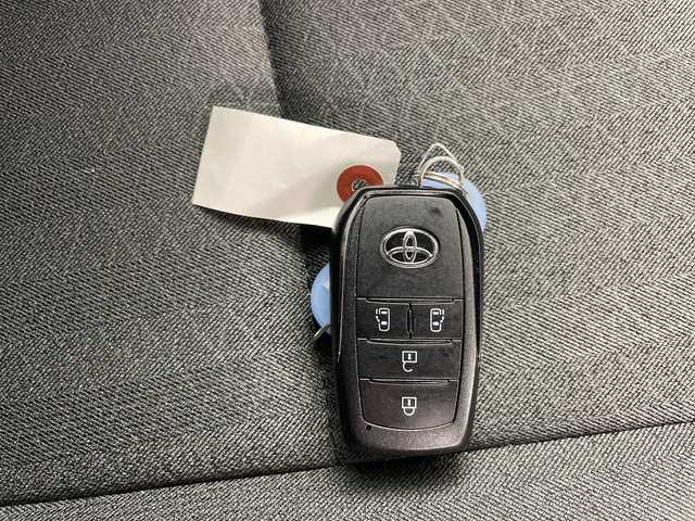 トヨタ ヴォクシー S－G 道央・札幌 2024(令6)年 2.6万km ホワイトパールクリスタルシャイン ・4WD/寒冷地仕様/・純正8インチディスプレイオーディオ/・ナビ/CD/DVD/USB/Miracast//・AppleCarPlay/AndroidAuto/フルセグTV/・Bluetooth接続/・トヨタセーフティセンス/・プリクラッシュセーフティ/・レーダークルーズコントロール/・プロアクティブドライビングアシスト/・LEDオートライト/オートマチックハイビーム/・両側パワースライドドア/・ステアリングスイッチ/・MTモード付AT/・プッシュスタート/スマートキー