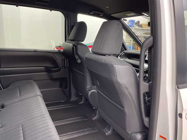 トヨタ ヴォクシー S－G 道央・札幌 2024(令6)年 2.6万km ホワイトパールクリスタルシャイン ・4WD/寒冷地仕様/・純正8インチディスプレイオーディオ/・ナビ/CD/DVD/USB/Miracast//・AppleCarPlay/AndroidAuto/フルセグTV/・Bluetooth接続/・トヨタセーフティセンス/・プリクラッシュセーフティ/・レーダークルーズコントロール/・プロアクティブドライビングアシスト/・LEDオートライト/オートマチックハイビーム/・両側パワースライドドア/・ステアリングスイッチ/・MTモード付AT/・プッシュスタート/スマートキー