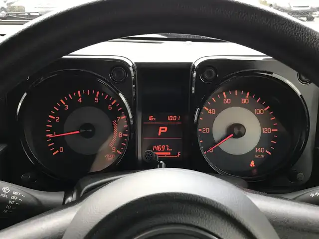 スズキ ジムニー XL 鳥取県 2021(令3)年 1.5万km ブルーイッシュブラックパール3 ワンオーナー/４WD・ターボ車/社外10インチディスプレイオーディオ/BT/ドライブレコーダー前方のみ/前席シートヒーター/フォグライト/純正16インチホイール/プッシュエンジンスタート/アイドリングストップ/背面タイヤ/スタットレスセット積込/（タイヤ溝　６－７部山）/フロアマット/背面タイヤカバー/保証書・取扱説明書