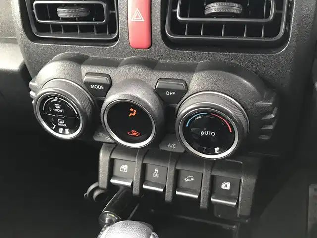 スズキ ジムニー XL 鳥取県 2021(令3)年 1.5万km ブルーイッシュブラックパール3 ワンオーナー/４WD・ターボ車/社外10インチディスプレイオーディオ/BT/ドライブレコーダー前方のみ/前席シートヒーター/フォグライト/純正16インチホイール/プッシュエンジンスタート/アイドリングストップ/背面タイヤ/スタットレスセット積込/（タイヤ溝　６－７部山）/フロアマット/背面タイヤカバー/保証書・取扱説明書