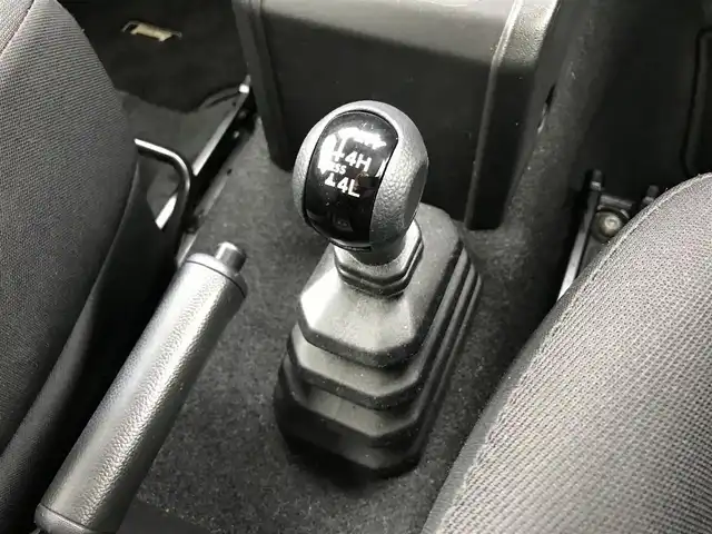 スズキ ジムニー XL 鳥取県 2021(令3)年 1.5万km ブルーイッシュブラックパール3 ワンオーナー/４WD・ターボ車/社外10インチディスプレイオーディオ/BT/ドライブレコーダー前方のみ/前席シートヒーター/フォグライト/純正16インチホイール/プッシュエンジンスタート/アイドリングストップ/背面タイヤ/スタットレスセット積込/（タイヤ溝　６－７部山）/フロアマット/背面タイヤカバー/保証書・取扱説明書