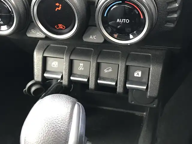 スズキ ジムニー XL 鳥取県 2021(令3)年 1.5万km ブルーイッシュブラックパール3 ワンオーナー/４WD・ターボ車/社外10インチディスプレイオーディオ/BT/ドライブレコーダー前方のみ/前席シートヒーター/フォグライト/純正16インチホイール/プッシュエンジンスタート/アイドリングストップ/背面タイヤ/スタットレスセット積込/（タイヤ溝　６－７部山）/フロアマット/背面タイヤカバー/保証書・取扱説明書