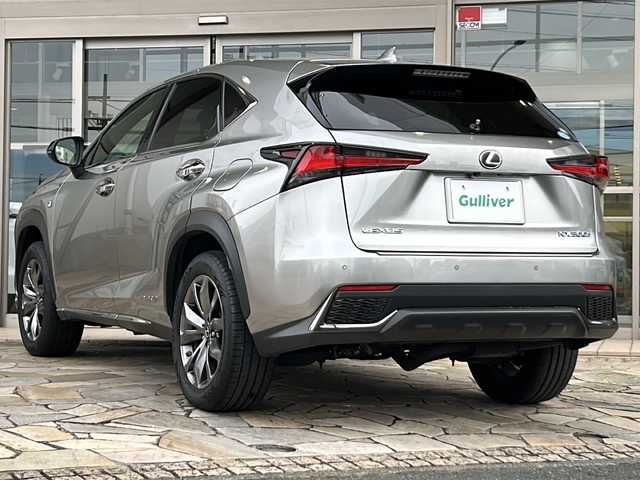 レクサス ＮＸ 300h Fスポーツ 静岡県 2018(平30)年 9.3万km ソニックチタニウム 純正ナビ/・ラジオ/フルセグTV/Miracast/・CD/DVD/SD/USB/AUX/Bluetooth/主要装備/・レーダークルーズコントロール　/・ドライブレコーダー　/・サンルーフ　/・バックカメラ　/・シートメモリー　/・シートヒーター　/・エアシート　/・ハンドルヒーター　/・パワーバックドア　/・オートハイビーム　/・オートライト/・レーンキープアシスト/・テレスコピックステアリング/・パドルシフト/・ホールド/・ヒーテッドドアミラー/・プッシュスタート/・スマートキー/・プリクラッシュセーフティー/・SOSコール/・レザーシート/・モデリスタエアロ/・純正アルミホイール/・純正フロアマット