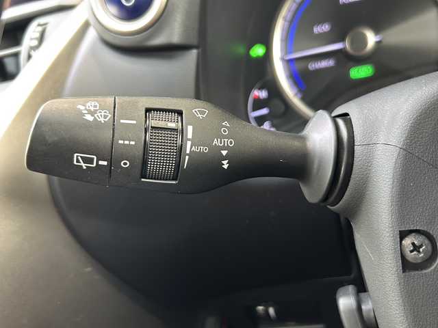 レクサス ＮＸ 300h Fスポーツ 静岡県 2018(平30)年 9.3万km ソニックチタニウム 純正ナビ/・ラジオ/フルセグTV/Miracast/・CD/DVD/SD/USB/AUX/Bluetooth/主要装備/・レーダークルーズコントロール　/・ドライブレコーダー　/・サンルーフ　/・バックカメラ　/・シートメモリー　/・シートヒーター　/・エアシート　/・ハンドルヒーター　/・パワーバックドア　/・オートハイビーム　/・オートライト/・レーンキープアシスト/・テレスコピックステアリング/・パドルシフト/・ホールド/・ヒーテッドドアミラー/・プッシュスタート/・スマートキー/・プリクラッシュセーフティー/・SOSコール/・レザーシート/・モデリスタエアロ/・純正アルミホイール/・純正フロアマット