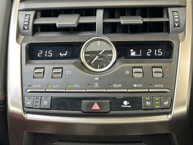 レクサス ＮＸ 300h Fスポーツ 静岡県 2018(平30)年 9.3万km ソニックチタニウム 純正ナビ/・ラジオ/フルセグTV/Miracast/・CD/DVD/SD/USB/AUX/Bluetooth/主要装備/・レーダークルーズコントロール　/・ドライブレコーダー　/・サンルーフ　/・バックカメラ　/・シートメモリー　/・シートヒーター　/・エアシート　/・ハンドルヒーター　/・パワーバックドア　/・オートハイビーム　/・オートライト/・レーンキープアシスト/・テレスコピックステアリング/・パドルシフト/・ホールド/・ヒーテッドドアミラー/・プッシュスタート/・スマートキー/・プリクラッシュセーフティー/・SOSコール/・レザーシート/・モデリスタエアロ/・純正アルミホイール/・純正フロアマット