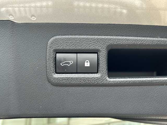 レクサス ＮＸ 300h Fスポーツ 静岡県 2018(平30)年 9.3万km ソニックチタニウム 純正ナビ/・ラジオ/フルセグTV/Miracast/・CD/DVD/SD/USB/AUX/Bluetooth/主要装備/・レーダークルーズコントロール　/・ドライブレコーダー　/・サンルーフ　/・バックカメラ　/・シートメモリー　/・シートヒーター　/・エアシート　/・ハンドルヒーター　/・パワーバックドア　/・オートハイビーム　/・オートライト/・レーンキープアシスト/・テレスコピックステアリング/・パドルシフト/・ホールド/・ヒーテッドドアミラー/・プッシュスタート/・スマートキー/・プリクラッシュセーフティー/・SOSコール/・レザーシート/・モデリスタエアロ/・純正アルミホイール/・純正フロアマット