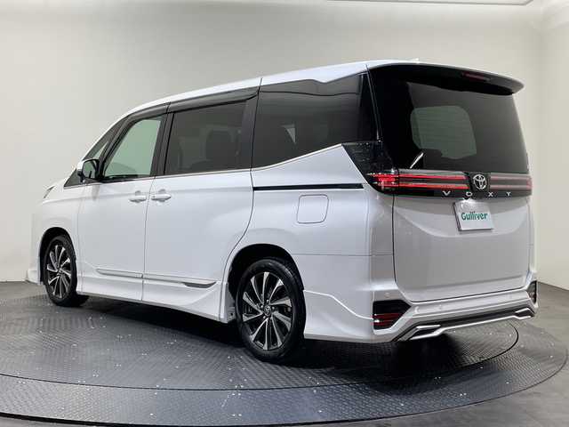 トヨタ ヴォクシー S－Z 愛媛県 2024(令6)年 0.6万km ホワイトパールクリスタルシャイン 純正１０．５型コネクティッドナビ　モデリスタフルエアロ　１３．２型フリップダウンモニター　デジタルインナーミラー　電動リアゲート　ビルトインＥＴＣ２．０　ハーフレザーシート　シートヒーター　禁煙車/・快適利便パッケージ/ハンズフリーパワースライド/ステアリングヒーター/ナノイー/セカンドシートシートヒーター/オットマン/パワーバックドア