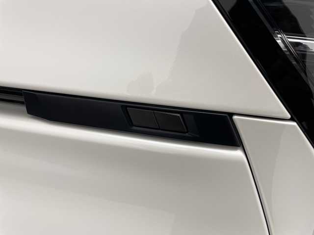 トヨタ ヴォクシー S－Z 愛媛県 2024(令6)年 0.6万km ホワイトパールクリスタルシャイン 純正１０．５型コネクティッドナビ　モデリスタフルエアロ　１３．２型フリップダウンモニター　デジタルインナーミラー　電動リアゲート　ビルトインＥＴＣ２．０　ハーフレザーシート　シートヒーター　禁煙車/・快適利便パッケージ/ハンズフリーパワースライド/ステアリングヒーター/ナノイー/セカンドシートシートヒーター/オットマン/パワーバックドア