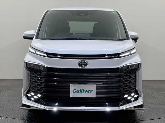 トヨタ ヴォクシー S－Z 愛媛県 2024(令6)年 0.6万km ホワイトパールクリスタルシャイン 純正１０．５型コネクティッドナビ　モデリスタフルエアロ　１３．２型フリップダウンモニター　デジタルインナーミラー　電動リアゲート　ビルトインＥＴＣ２．０　ハーフレザーシート　シートヒーター　禁煙車/・快適利便パッケージ/ハンズフリーパワースライド/ステアリングヒーター/ナノイー/セカンドシートシートヒーター/オットマン/パワーバックドア