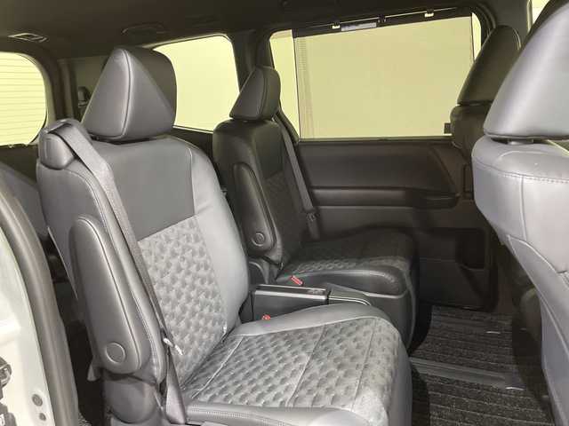 トヨタ ヴォクシー S－Z 愛媛県 2024(令6)年 0.6万km ホワイトパールクリスタルシャイン 純正１０．５型コネクティッドナビ　モデリスタフルエアロ　１３．２型フリップダウンモニター　デジタルインナーミラー　電動リアゲート　ビルトインＥＴＣ２．０　ハーフレザーシート　シートヒーター　禁煙車/・快適利便パッケージ/ハンズフリーパワースライド/ステアリングヒーター/ナノイー/セカンドシートシートヒーター/オットマン/パワーバックドア