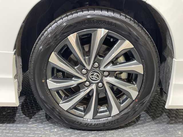 トヨタ ヴォクシー S－Z 愛媛県 2024(令6)年 0.6万km ホワイトパールクリスタルシャイン 純正１０．５型コネクティッドナビ　モデリスタフルエアロ　１３．２型フリップダウンモニター　デジタルインナーミラー　電動リアゲート　ビルトインＥＴＣ２．０　ハーフレザーシート　シートヒーター　禁煙車/・快適利便パッケージ/ハンズフリーパワースライド/ステアリングヒーター/ナノイー/セカンドシートシートヒーター/オットマン/パワーバックドア