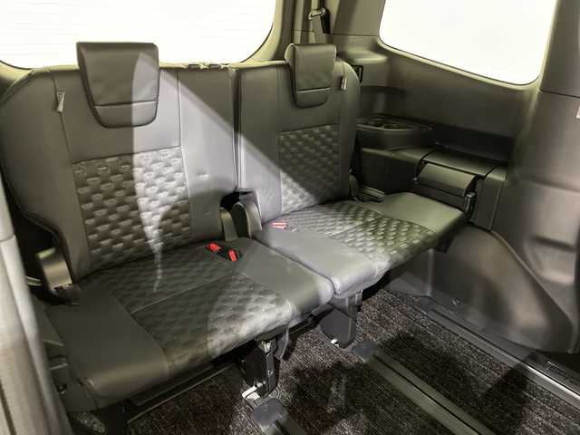 トヨタ ヴォクシー S－Z 愛媛県 2024(令6)年 0.6万km ホワイトパールクリスタルシャイン 純正１０．５型コネクティッドナビ　モデリスタフルエアロ　１３．２型フリップダウンモニター　デジタルインナーミラー　電動リアゲート　ビルトインＥＴＣ２．０　ハーフレザーシート　シートヒーター　禁煙車/・快適利便パッケージ/ハンズフリーパワースライド/ステアリングヒーター/ナノイー/セカンドシートシートヒーター/オットマン/パワーバックドア