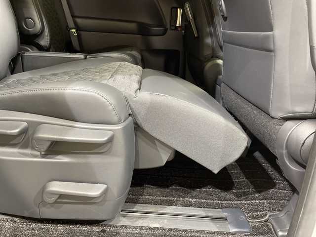 トヨタ ヴォクシー S－Z 愛媛県 2024(令6)年 0.6万km ホワイトパールクリスタルシャイン 純正１０．５型コネクティッドナビ　モデリスタフルエアロ　１３．２型フリップダウンモニター　デジタルインナーミラー　電動リアゲート　ビルトインＥＴＣ２．０　ハーフレザーシート　シートヒーター　禁煙車/・快適利便パッケージ/ハンズフリーパワースライド/ステアリングヒーター/ナノイー/セカンドシートシートヒーター/オットマン/パワーバックドア