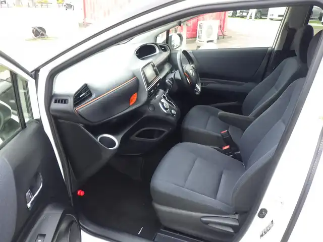 トヨタ シエンタ ハイブリッド G 千葉県 2017(平29)年 6.9万km ホワイトパールクリスタルシャイン Toyota Safety Sense/・プリクラッシュセーフティ/・レーンディパーチャーアラート/・オートハイビーム/両側パワースライドドア/純正SDナビ/地デジTV/【DVD/CD再生機能　Bluetooth接続】/バックカメラ/革巻きステアリング/ETC/HIDヘッドライト/ウインカーミラー/スマートキー