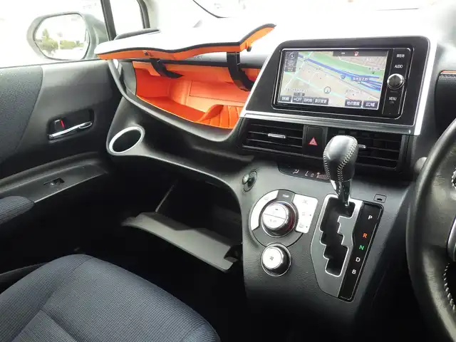 トヨタ シエンタ ハイブリッド G 千葉県 2017(平29)年 6.9万km ホワイトパールクリスタルシャイン Toyota Safety Sense/・プリクラッシュセーフティ/・レーンディパーチャーアラート/・オートハイビーム/両側パワースライドドア/純正SDナビ/地デジTV/【DVD/CD再生機能　Bluetooth接続】/バックカメラ/革巻きステアリング/ETC/HIDヘッドライト/ウインカーミラー/スマートキー