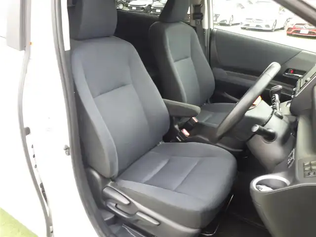 トヨタ シエンタ ハイブリッド G 千葉県 2017(平29)年 6.9万km ホワイトパールクリスタルシャイン Toyota Safety Sense/・プリクラッシュセーフティ/・レーンディパーチャーアラート/・オートハイビーム/両側パワースライドドア/純正SDナビ/地デジTV/【DVD/CD再生機能　Bluetooth接続】/バックカメラ/革巻きステアリング/ETC/HIDヘッドライト/ウインカーミラー/スマートキー