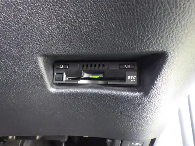 トヨタ シエンタ ハイブリッド G 千葉県 2017(平29)年 6.9万km ホワイトパールクリスタルシャイン Toyota Safety Sense/・プリクラッシュセーフティ/・レーンディパーチャーアラート/・オートハイビーム/両側パワースライドドア/純正SDナビ/地デジTV/【DVD/CD再生機能　Bluetooth接続】/バックカメラ/革巻きステアリング/ETC/HIDヘッドライト/ウインカーミラー/スマートキー