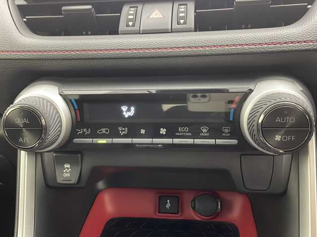 トヨタ ＲＡＶ４ アドベンチャー オフロードPKG 秋田県 2021(令3)年 2.4万km アティチュードブラックマイカ 4WD/純正ナビ　/フルセグTV/AM/FM/Bluetooth　/バックカメラ　/トヨタセーフティーセンス　/ブラインドスポットモニター　/レーダークルーズコントロール　/レーンキープアシスト/横滑り防止装置/前後クリアランスソナー/ヒルディセントコントロール/レザーシート/運転席パワーシート　/ETC2.0　/前後ドライブレコーダー/LEDヘッドライト/オートマチックハイビーム/ルーフレール/純正アルミホイール/純正フロアマット