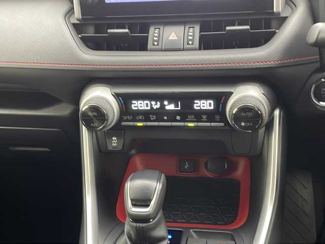 トヨタ ＲＡＶ４ アドベンチャー オフロードPKG 秋田県 2021(令3)年 2.4万km アティチュードブラックマイカ 4WD/純正ナビ　/フルセグTV/AM/FM/Bluetooth　/バックカメラ　/トヨタセーフティーセンス　/ブラインドスポットモニター　/レーダークルーズコントロール　/レーンキープアシスト/横滑り防止装置/前後クリアランスソナー/ヒルディセントコントロール/レザーシート/運転席パワーシート　/ETC2.0　/前後ドライブレコーダー/LEDヘッドライト/オートマチックハイビーム/ルーフレール/純正アルミホイール/純正フロアマット