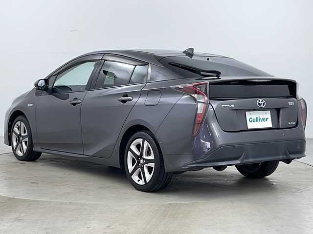 トヨタ プリウス A ツーリングセレクション 道央・札幌 2016(平28)年 4.4万km グレーメタリック ブラインドスポットモニター/プリクラッシュセーフティー/ふらつき検知/インテリジェントクリアランスソナー/ヘッドアップディスプレイ/純正ナビ/・AM/FM/・CD/DVD/・Bluetooth/・フルセグTV/バックカメラ/革巻きステアリング/ステアリングスイッチ/アダプティブクルーズコントロール/レザーシート/前席シートヒーター/シートリフター/前方ドライブレコーダー/ETC/オートマチックハイビーム/LEDヘッドライト/フォグライト/オートヘッドライト/オートマチックハイビーム/オートリトラミラー/スマートキー/トノカバー