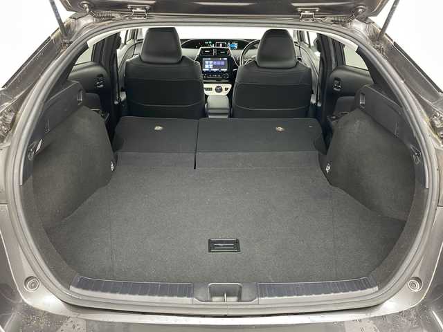 トヨタ プリウス A ツーリングセレクション 道央・札幌 2016(平28)年 4.4万km グレーメタリック ブラインドスポットモニター/プリクラッシュセーフティー/ふらつき検知/インテリジェントクリアランスソナー/ヘッドアップディスプレイ/純正ナビ/・AM/FM/・CD/DVD/・Bluetooth/・フルセグTV/バックカメラ/革巻きステアリング/ステアリングスイッチ/アダプティブクルーズコントロール/レザーシート/前席シートヒーター/シートリフター/前方ドライブレコーダー/ETC/オートマチックハイビーム/LEDヘッドライト/フォグライト/オートヘッドライト/オートマチックハイビーム/オートリトラミラー/スマートキー/トノカバー