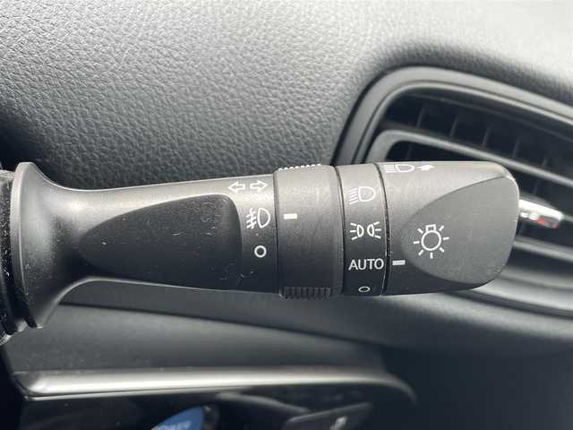 トヨタ プリウス S 茨城県 2016(平28)年 4.5万km スティールブロンドM モデリスタエアロ/純正ナビ/　Bluetooth・フルセグテレビ走行中視聴可能/レーダークルーズコントロール/純正フロアマット/横滑り防止装置/AFS/コーナーセンサー/レーンキープアシスト/盗難防止装置/オートライト/オートマチックハイビーム/LEDヘッドライト/衝突被害軽減システム/パワーステアリング/パワーウィンドウ/スマートキー/スペアキーあり