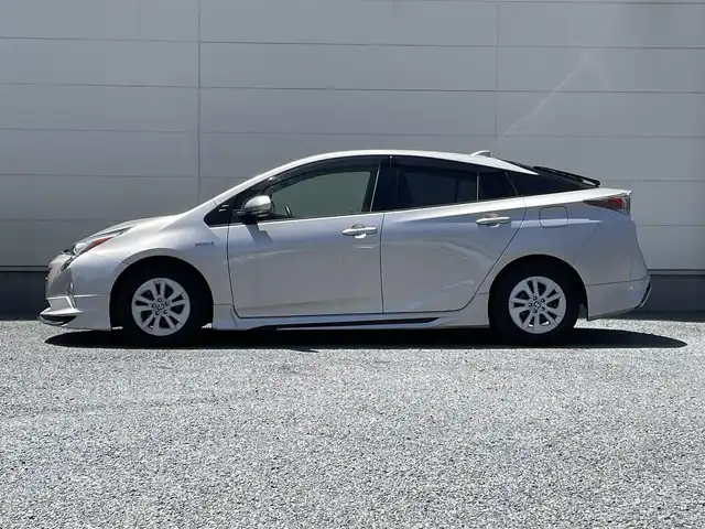 トヨタ プリウス S 茨城県 2016(平28)年 4.5万km スティールブロンドM モデリスタエアロ/純正ナビ/　Bluetooth・フルセグテレビ走行中視聴可能/レーダークルーズコントロール/純正フロアマット/横滑り防止装置/AFS/コーナーセンサー/レーンキープアシスト/盗難防止装置/オートライト/オートマチックハイビーム/LEDヘッドライト/衝突被害軽減システム/パワーステアリング/パワーウィンドウ/スマートキー/スペアキーあり