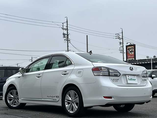 レクサス ＨＳ 250h バージョンI 岐阜県 2010(平22)年 12.5万km ホワイトパールクリスタルシャイン /メーカー純正ナビ(ワンセグTV/AM/FM/DISC/HDD)//レーダークルーズコントロール//ヘッドアップディスプレイ//シートヒーター//シートベンチレーター//前席パワーシート//ETC//ドライビングメモリースイッチ//ワイドビューフロントカメラ//ヘッドライトクリーナースイッチ//リアサンシェードスイッチ//USB入力端子//AUX入力端子//プッシュスタート//純正フロアマット//取説//保証書