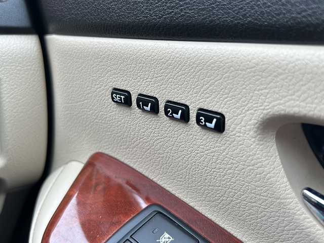 レクサス ＨＳ 250h バージョンI 岐阜県 2010(平22)年 12.5万km ホワイトパールクリスタルシャイン /メーカー純正ナビ(ワンセグTV/AM/FM/DISC/HDD)//レーダークルーズコントロール//ヘッドアップディスプレイ//シートヒーター//シートベンチレーター//前席パワーシート//ETC//ドライビングメモリースイッチ//ワイドビューフロントカメラ//ヘッドライトクリーナースイッチ//リアサンシェードスイッチ//USB入力端子//AUX入力端子//プッシュスタート//純正フロアマット//取説//保証書