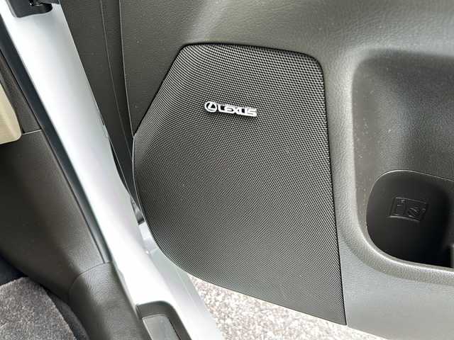 レクサス ＨＳ 250h バージョンI 岐阜県 2010(平22)年 12.5万km ホワイトパールクリスタルシャイン /メーカー純正ナビ(ワンセグTV/AM/FM/DISC/HDD)//レーダークルーズコントロール//ヘッドアップディスプレイ//シートヒーター//シートベンチレーター//前席パワーシート//ETC//ドライビングメモリースイッチ//ワイドビューフロントカメラ//ヘッドライトクリーナースイッチ//リアサンシェードスイッチ//USB入力端子//AUX入力端子//プッシュスタート//純正フロアマット//取説//保証書