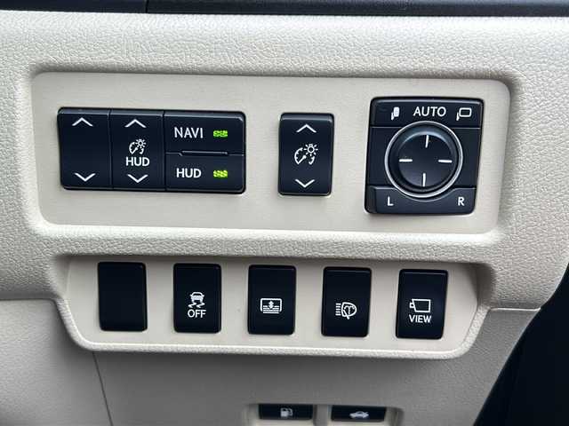 レクサス ＨＳ 250h バージョンI 岐阜県 2010(平22)年 12.5万km ホワイトパールクリスタルシャイン /メーカー純正ナビ(ワンセグTV/AM/FM/DISC/HDD)//レーダークルーズコントロール//ヘッドアップディスプレイ//シートヒーター//シートベンチレーター//前席パワーシート//ETC//ドライビングメモリースイッチ//ワイドビューフロントカメラ//ヘッドライトクリーナースイッチ//リアサンシェードスイッチ//USB入力端子//AUX入力端子//プッシュスタート//純正フロアマット//取説//保証書